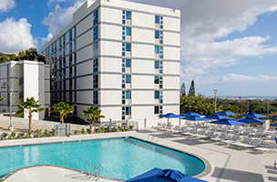 Moanalua Hillside Apartments with pool