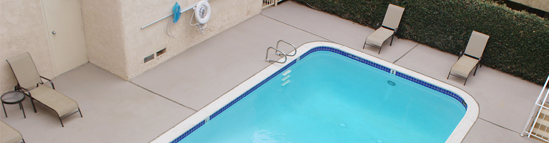 Pool at Barry Apartments