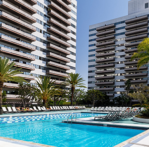 Barrington Plaza Apartments in Brentwood